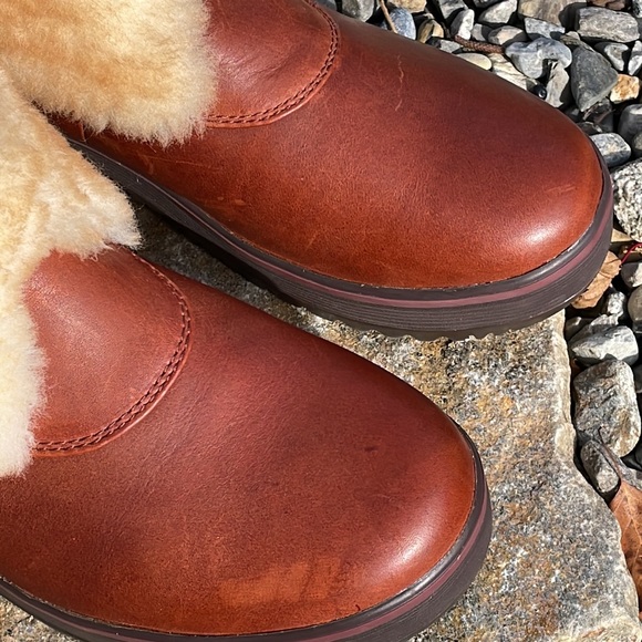 UGG Lilyan Boots - Picture 6 of 15